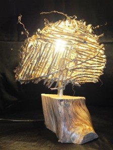 Holzlampe - Lärche mit Lampenschirm aus wildem Wein