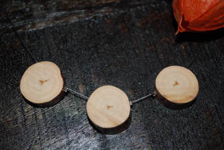 Collier mit Scheiben aus Erlenholz (CSEr1) Collier mit Scheiben aus Erlenholz (CSEr1)