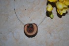 Collier mit Anhänger aus dem Holz des Pflaumenbaumes (CSP2)